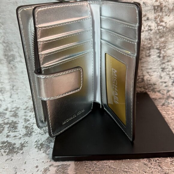 Michael Kors Travel Set - Picture 6 of 7